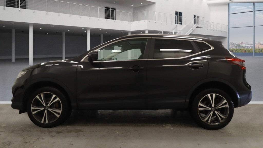 Used Nissan Qashqai 2017 for sale - 76969453: Photo 2