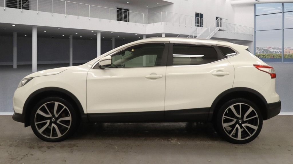 Used Nissan Qashqai 2016 for sale - 76948279: Photo 2