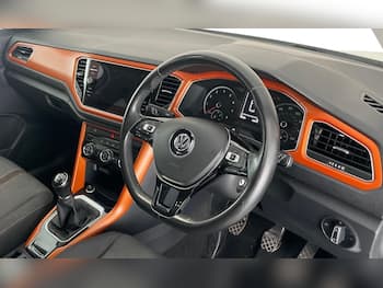 Used Volkswagen T-Roc 2019 for sale - 79548581: Photo