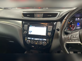 Used Nissan Qashqai 2018 for sale - 77947374: Photo