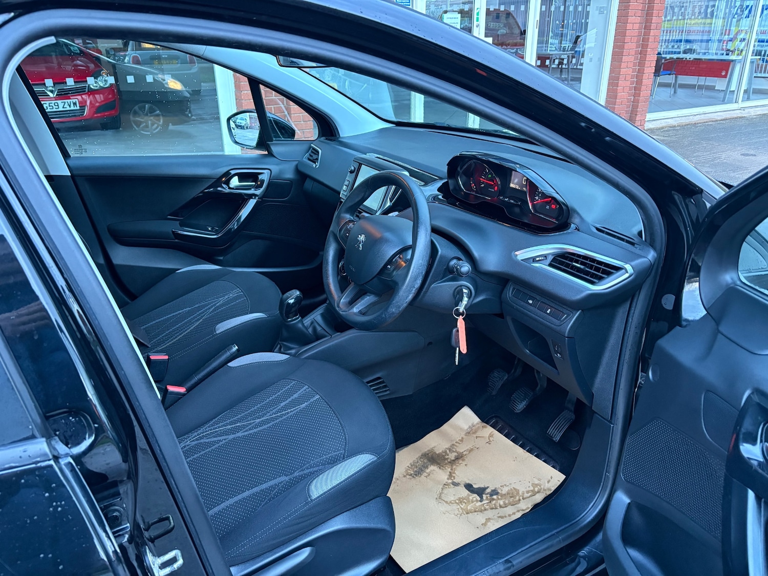 Used Peugeot 208 2014 for sale - 76363132: Photo 10