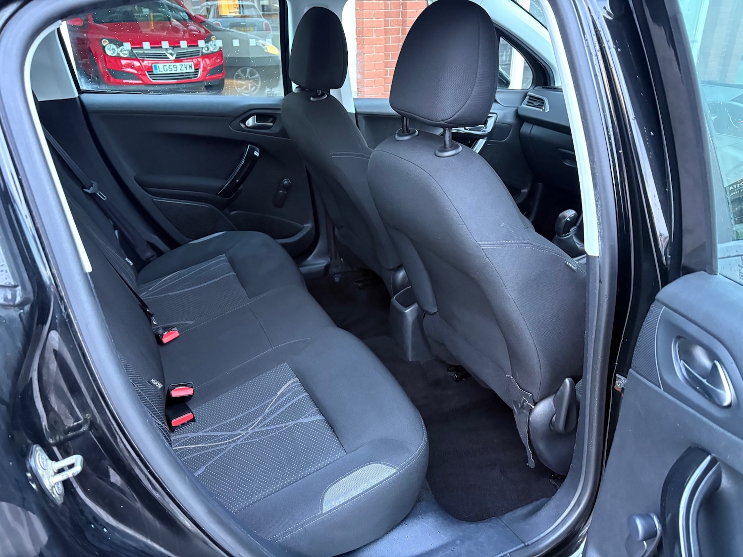 Used Peugeot 208 2014 for sale - 76363132: Photo 11