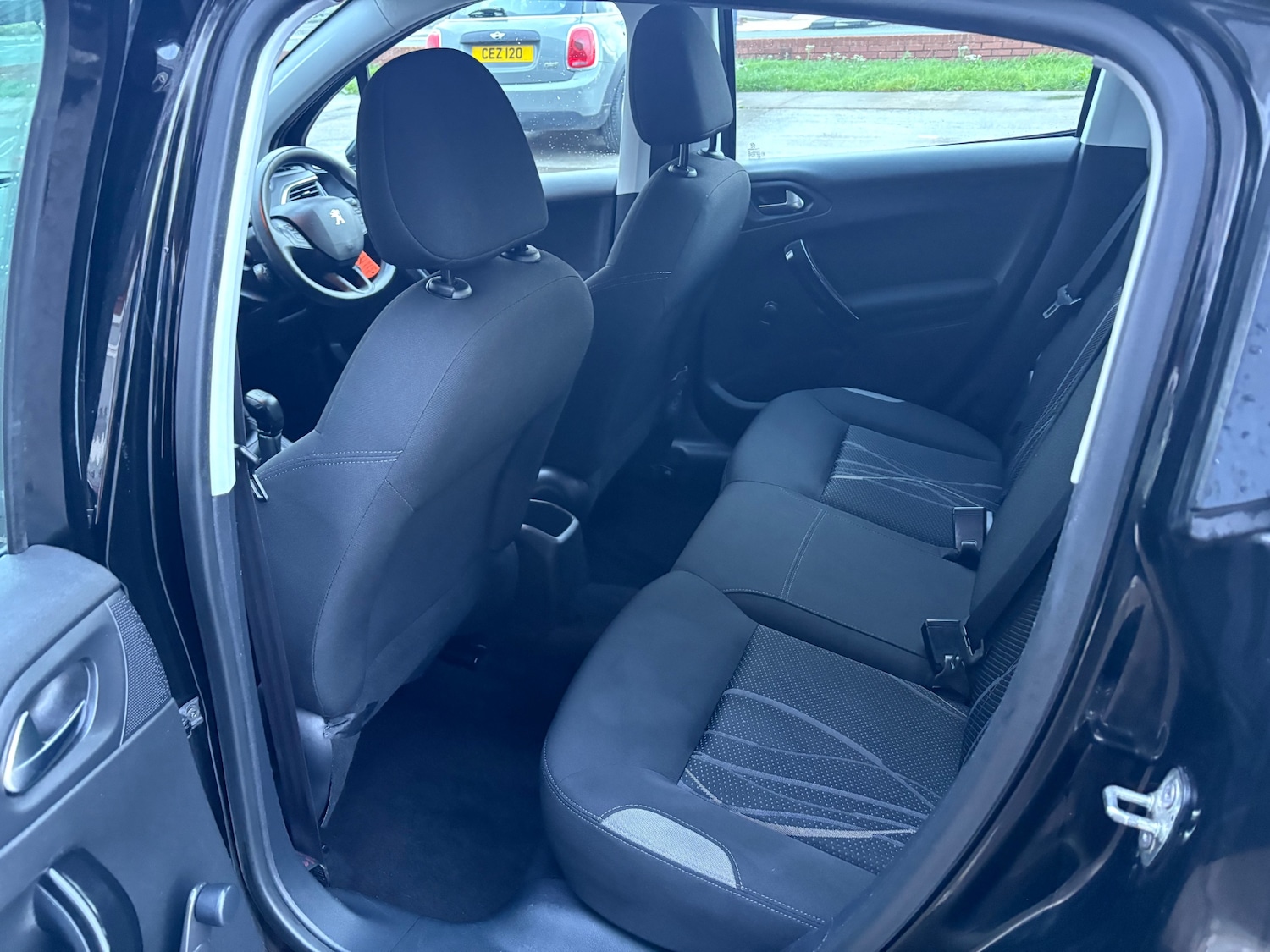 Used Peugeot 208 2014 for sale - 76363132: Photo 12