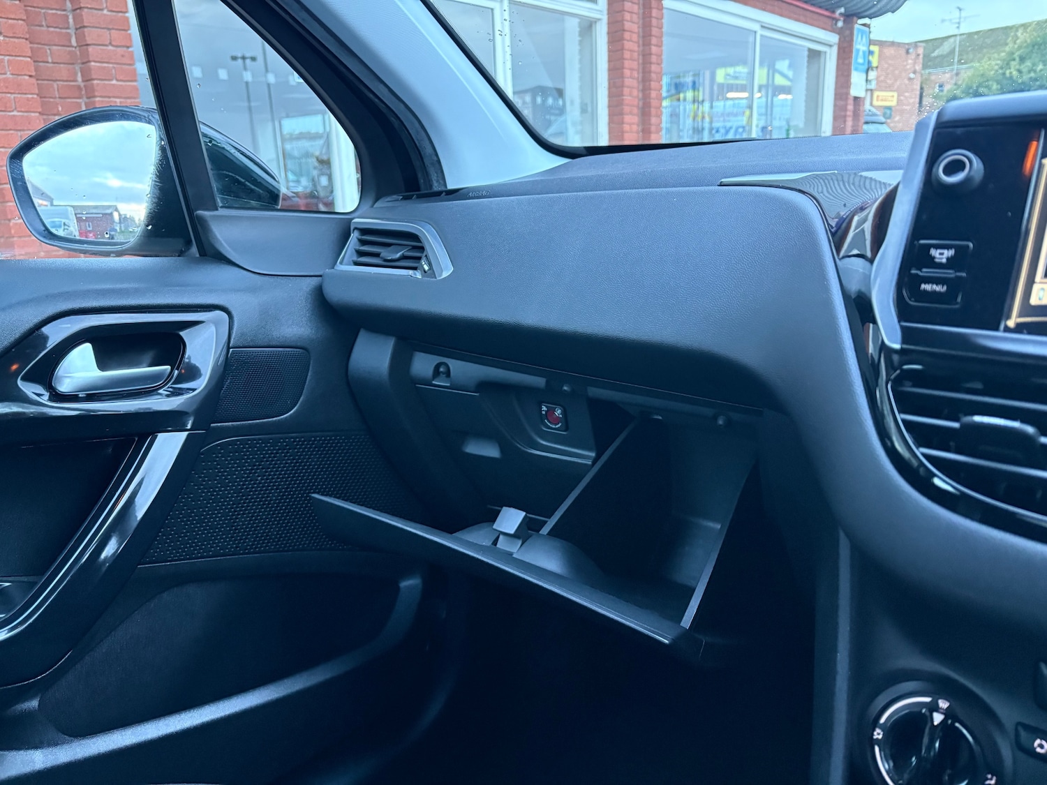 Used Peugeot 208 2014 for sale - 76363132: Photo 13