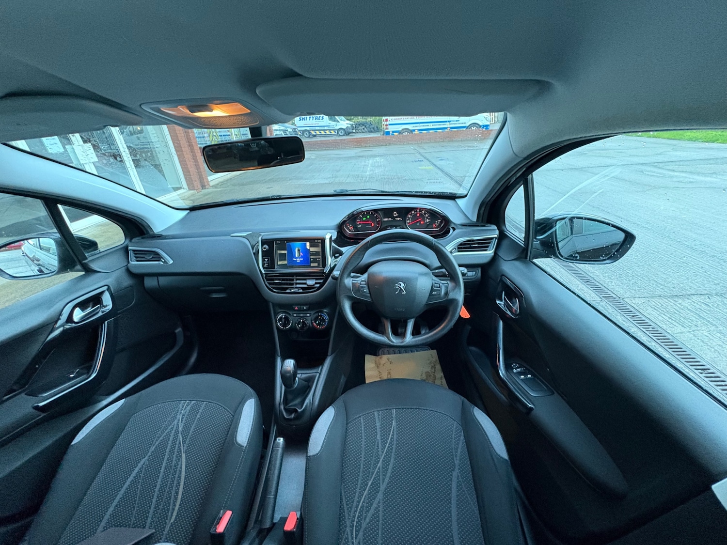 Used Peugeot 208 2014 for sale - 76363132: Photo 14