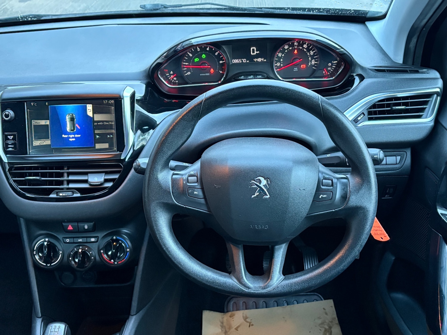 Used Peugeot 208 2014 for sale - 76363132: Photo 15