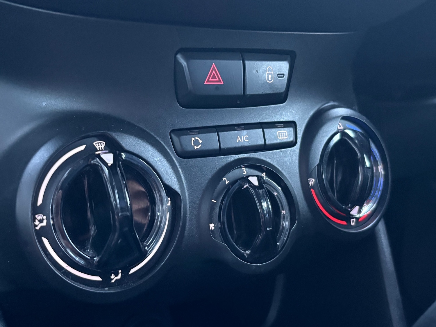 Used Peugeot 208 2014 for sale - 76363132: Photo 16