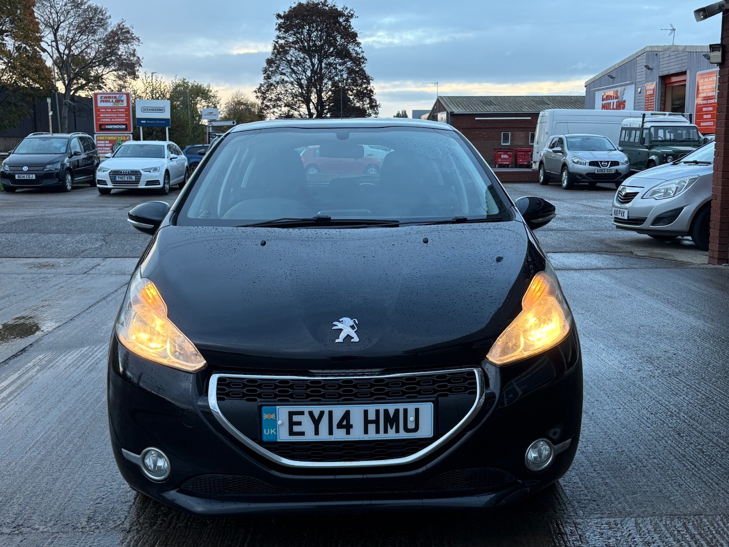 Used Peugeot 208 2014 for sale - 76363132: Photo 2