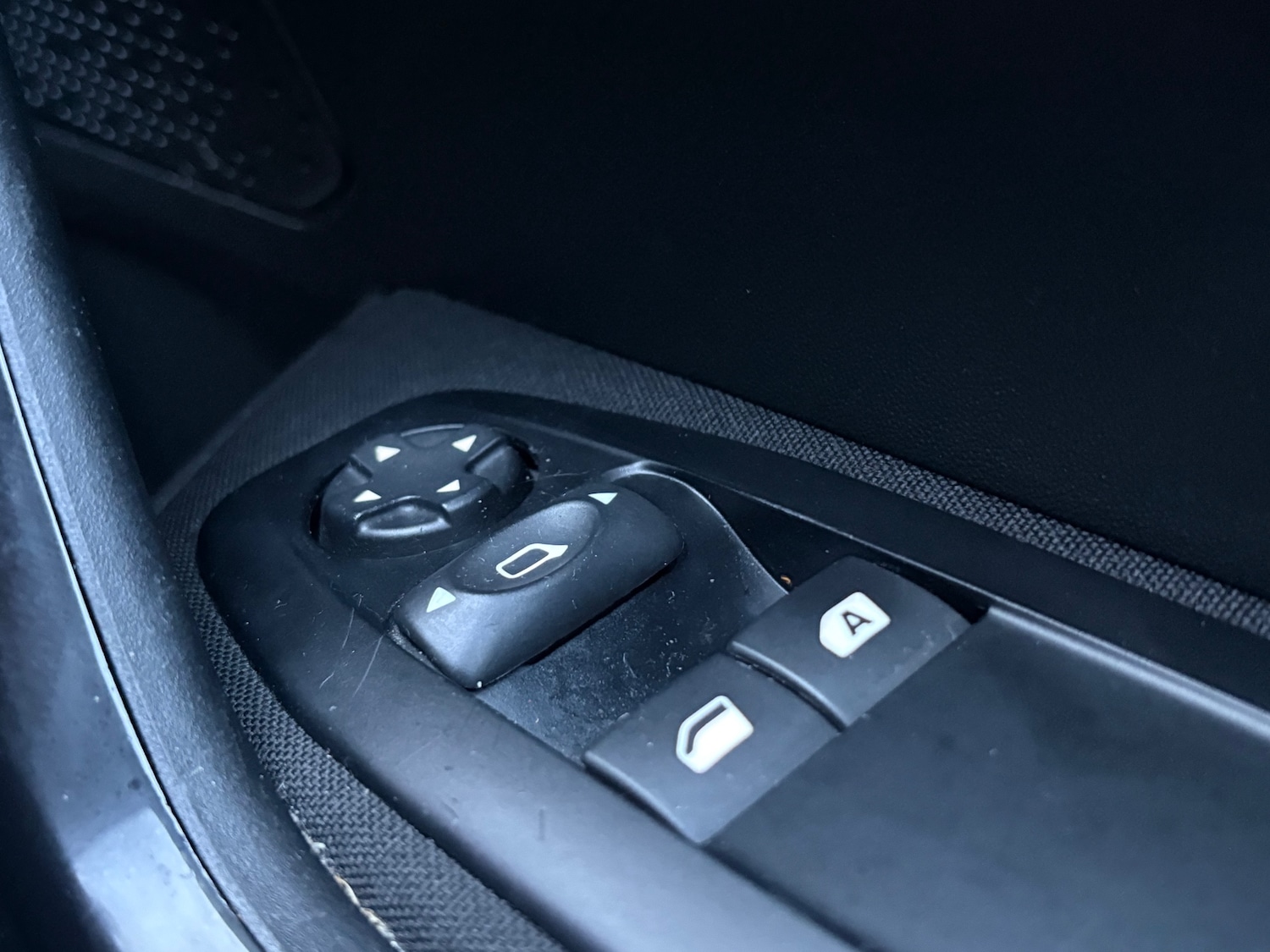 Used Peugeot 208 2014 for sale - 76363132: Photo 20