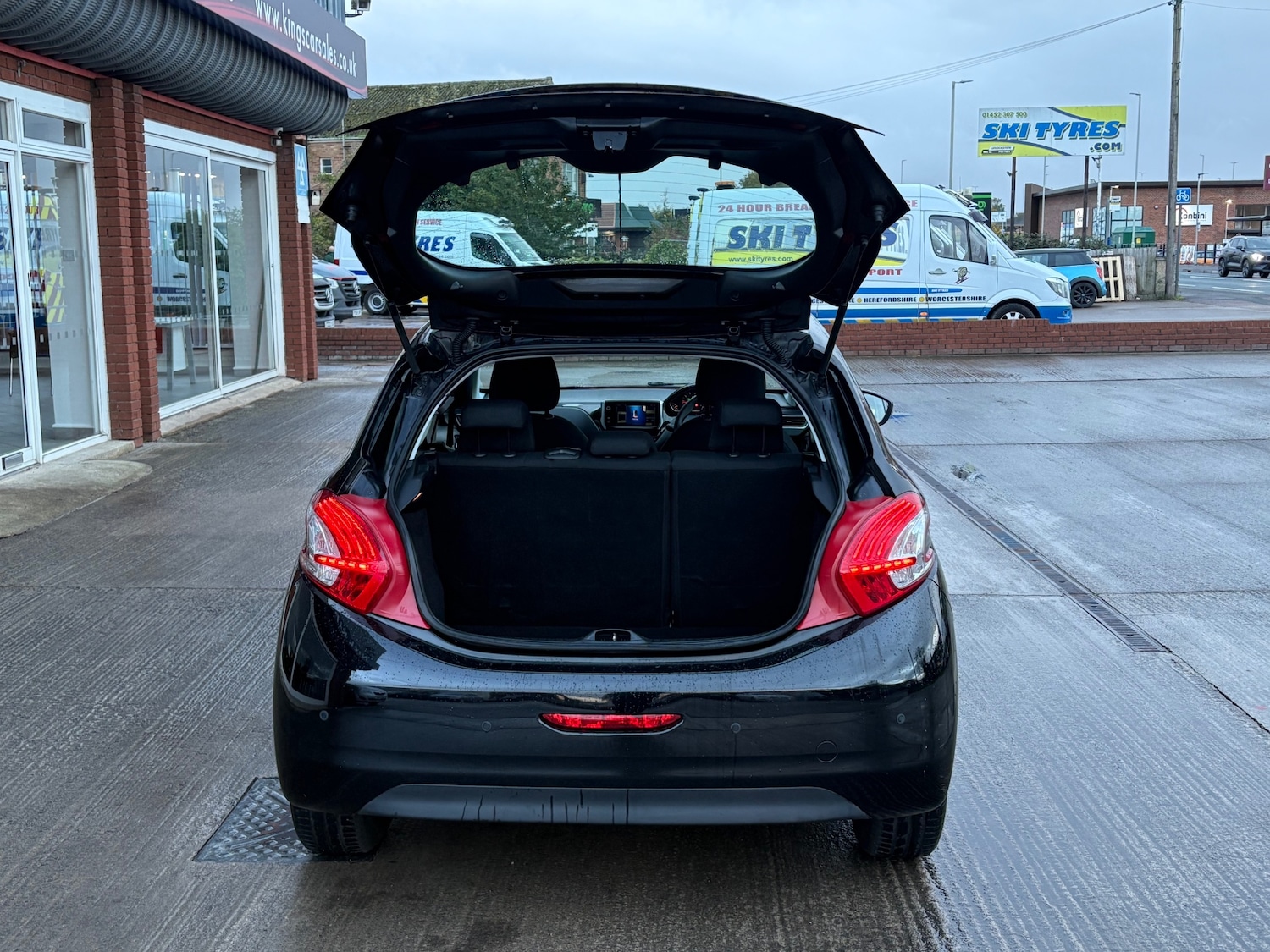 Used Peugeot 208 2014 for sale - 76363132: Photo 23