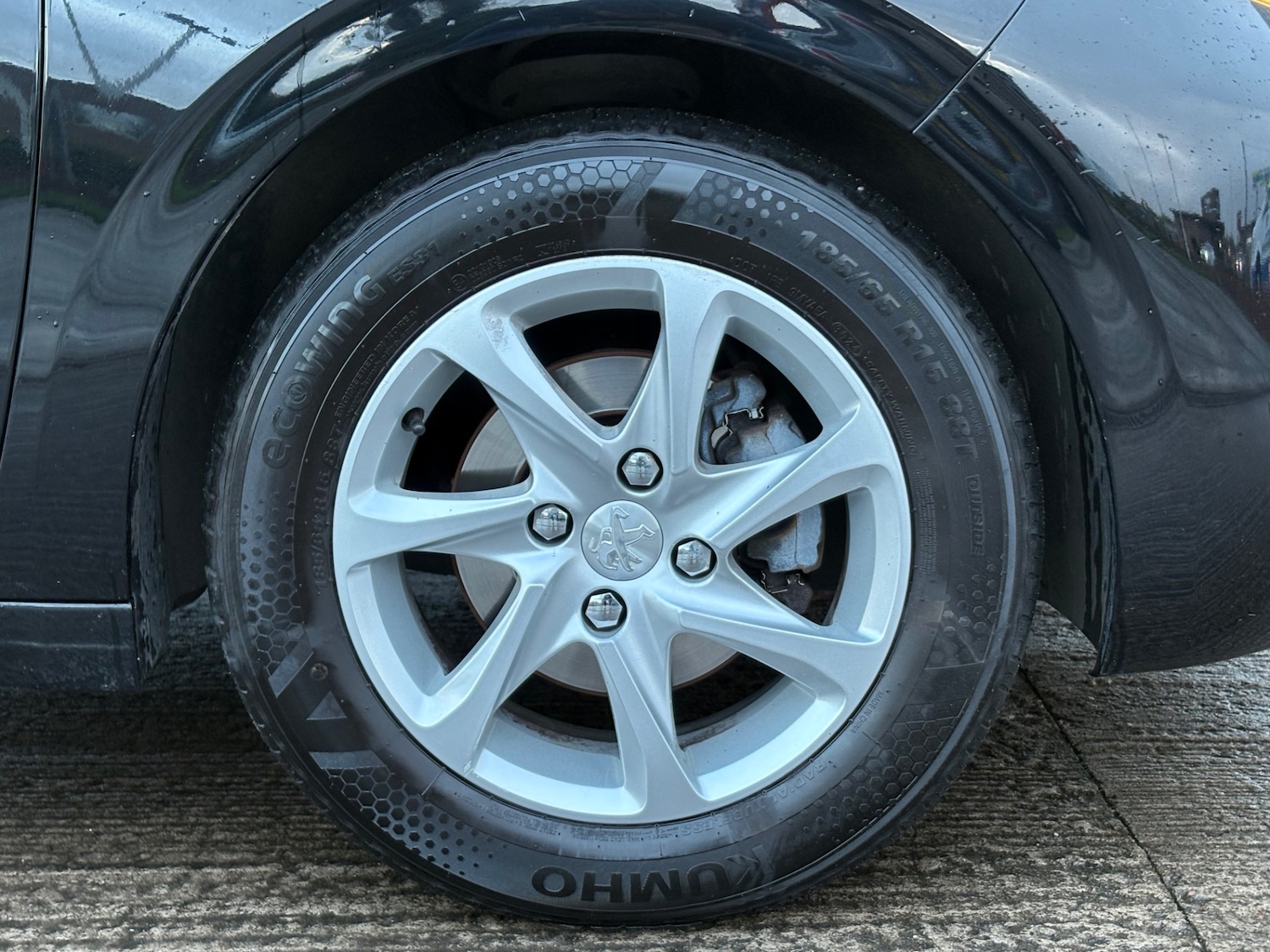 Used Peugeot 208 2014 for sale - 76363132: Photo 28