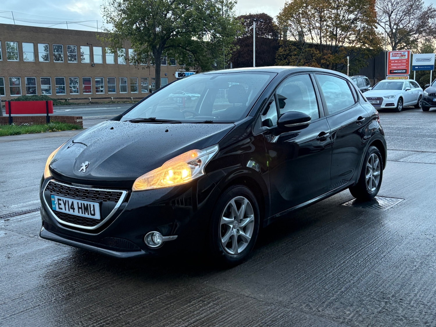 Used Peugeot 208 2014 for sale - 76363132: Photo 3