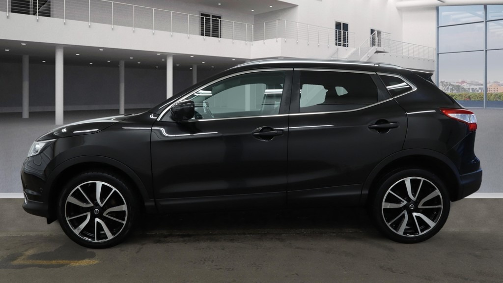 Used Nissan Qashqai 2016 for sale - 77165147: Photo 2
