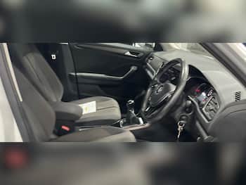 Used Volkswagen T-Roc 2018 for sale - 79732147: Photo