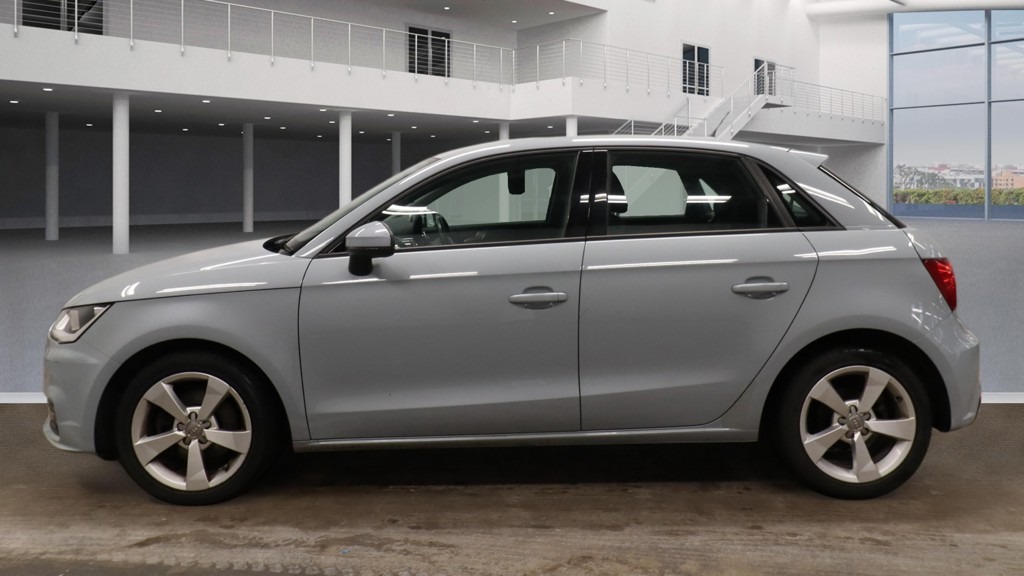 Used Audi A1 2017 for sale - 77760661: Photo 2