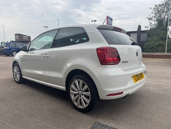 Used Volkswagen Polo 2016 for sale - 75558543: Photo