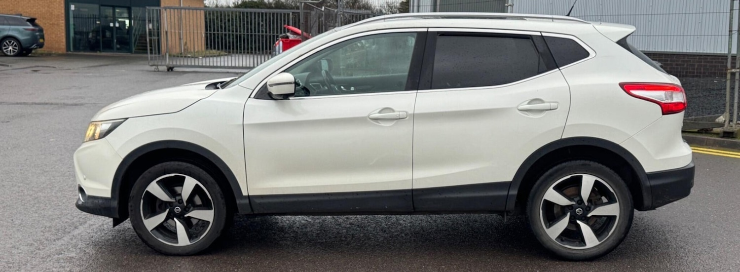 Used Nissan Qashqai 2017 for sale - 76834707: Photo 2