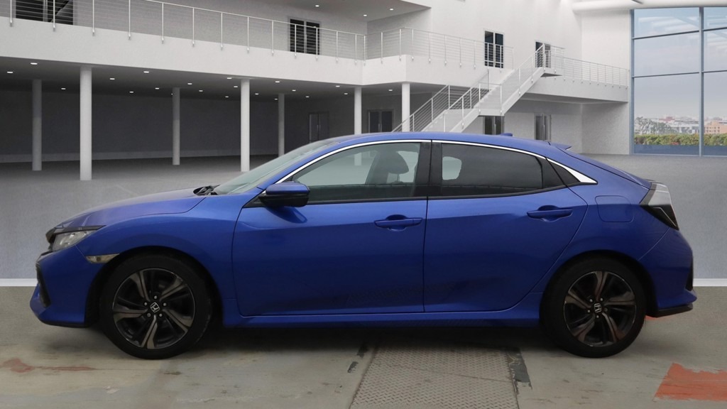 Used Honda Civic 2018 for sale - 76906021: Photo 2