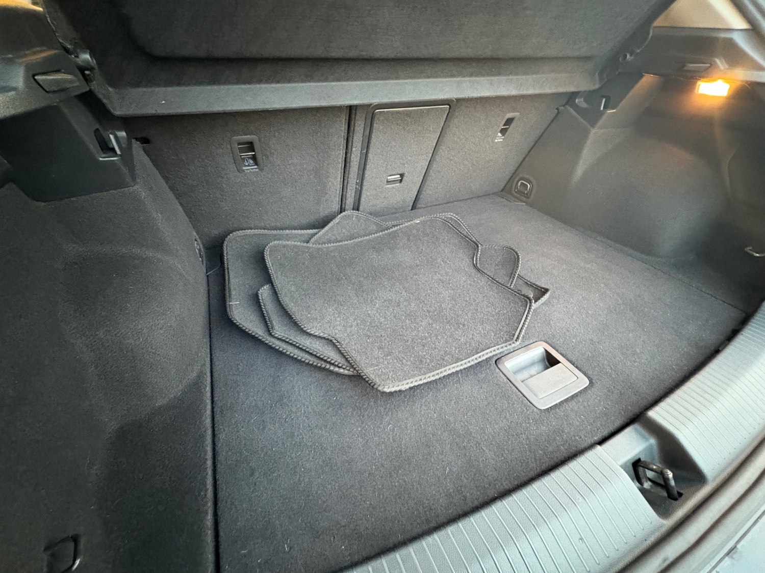 Used Volkswagen T-Roc 2019 for sale - 76625680: Photo 27