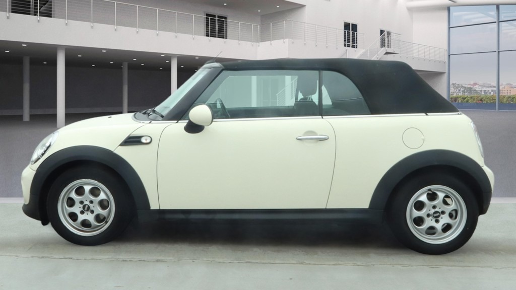 Used MINI Convertible 2015 for sale - 76932381: Photo 2