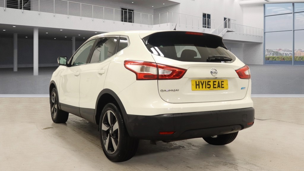 Used Nissan Qashqai 2015 for sale - 77138018: Photo 2