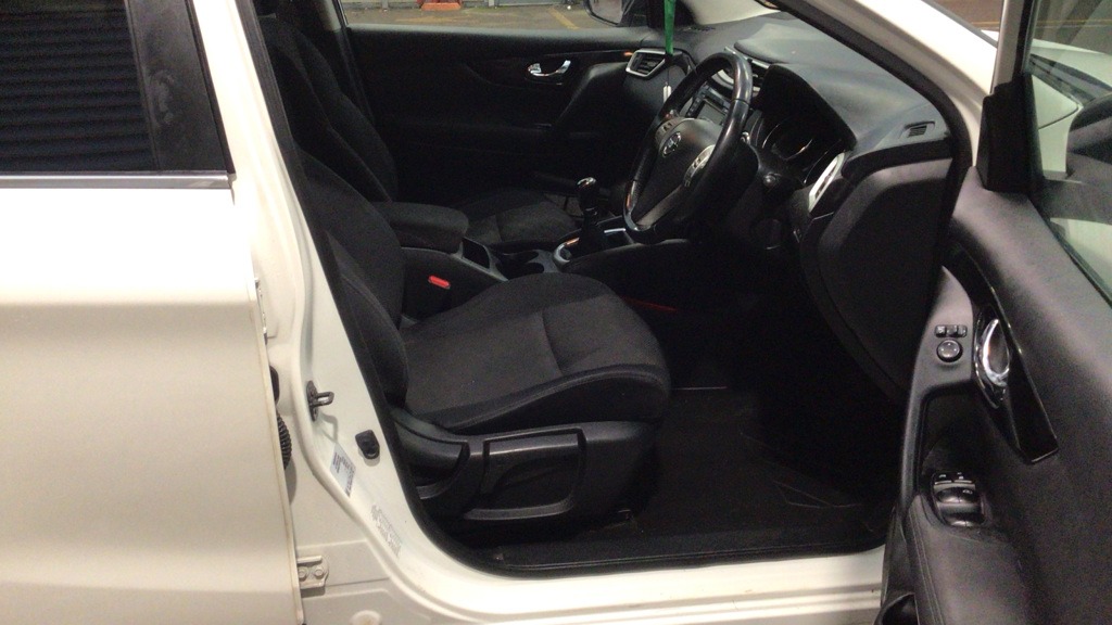 Used Nissan Qashqai 2015 for sale - 77138018: Photo 3