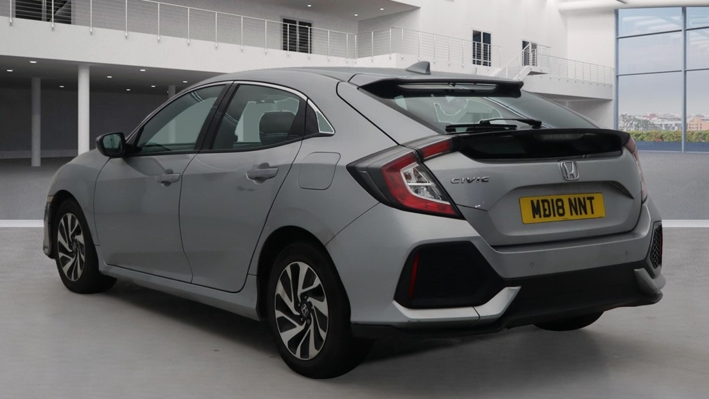 Used Honda Civic 2018 for sale - 76904720: Photo 2