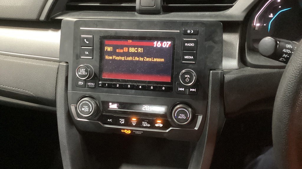 Used Honda Civic 2018 for sale - 76904720: Photo 8