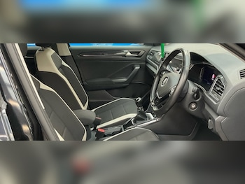 Used Volkswagen T-Roc 2019 for sale - 79357301: Photo