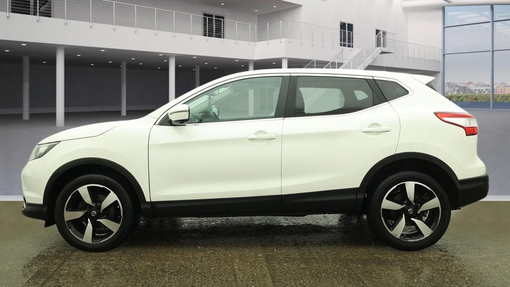 Used Nissan Qashqai 2015 for sale - 77195536: Photo 2