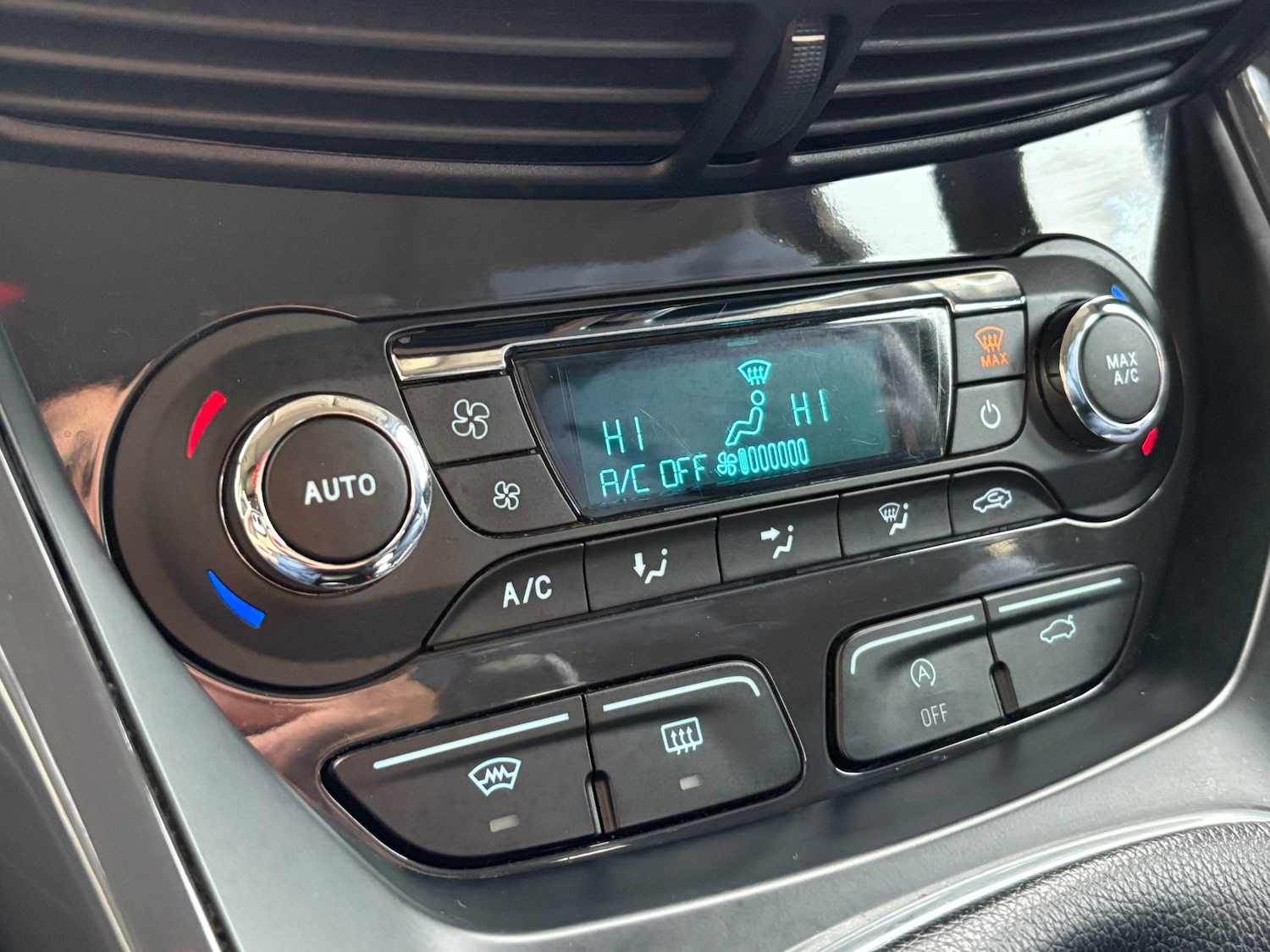 Used Ford Kuga 2015 for sale - 76566236: Photo 17