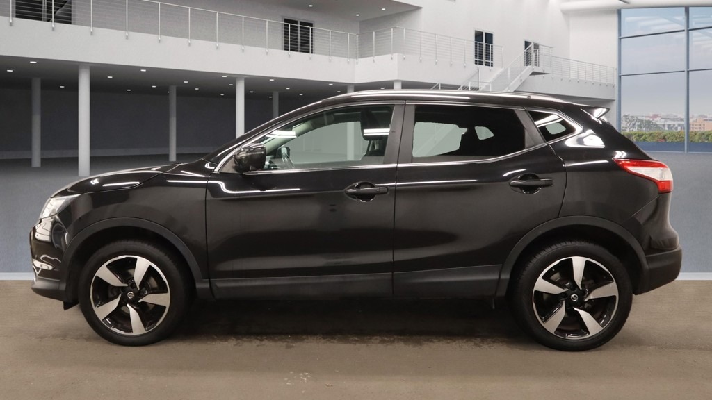 Used Nissan Qashqai 2017 for sale - 77179990: Photo 2