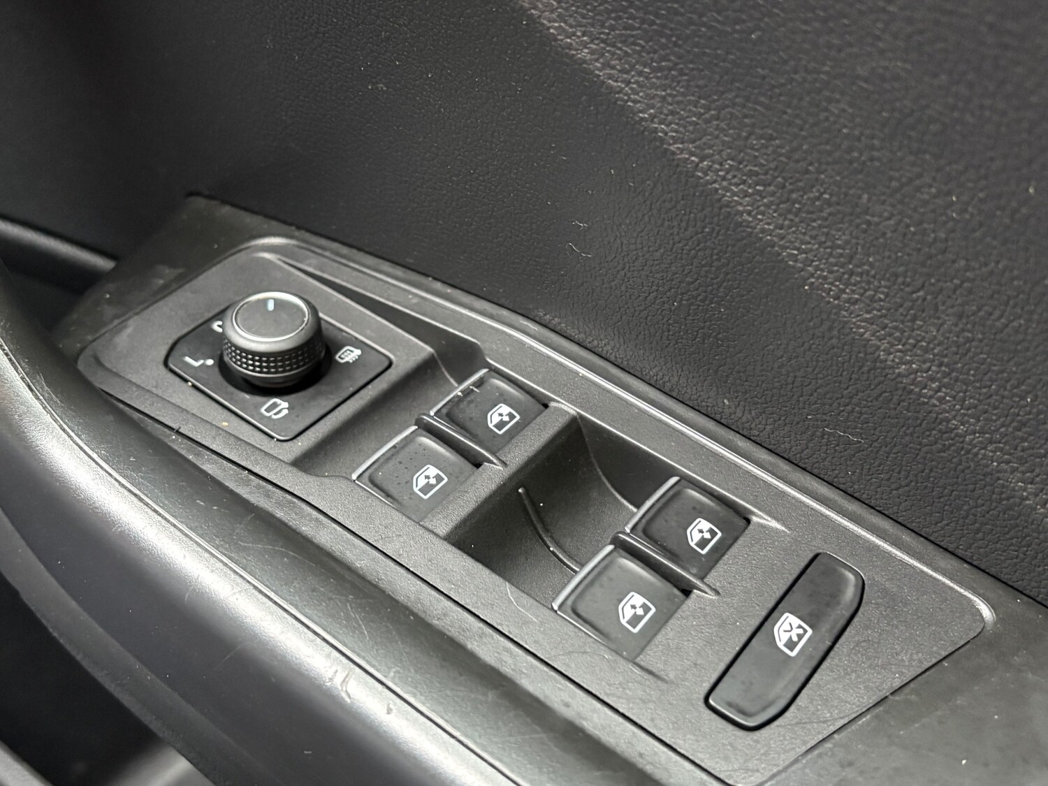 Used Volkswagen T-Roc 2019 for sale - 77106090: Photo 24