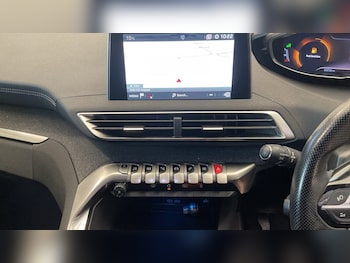 Used Peugeot 3008 2018 for sale - 76534108: Photo