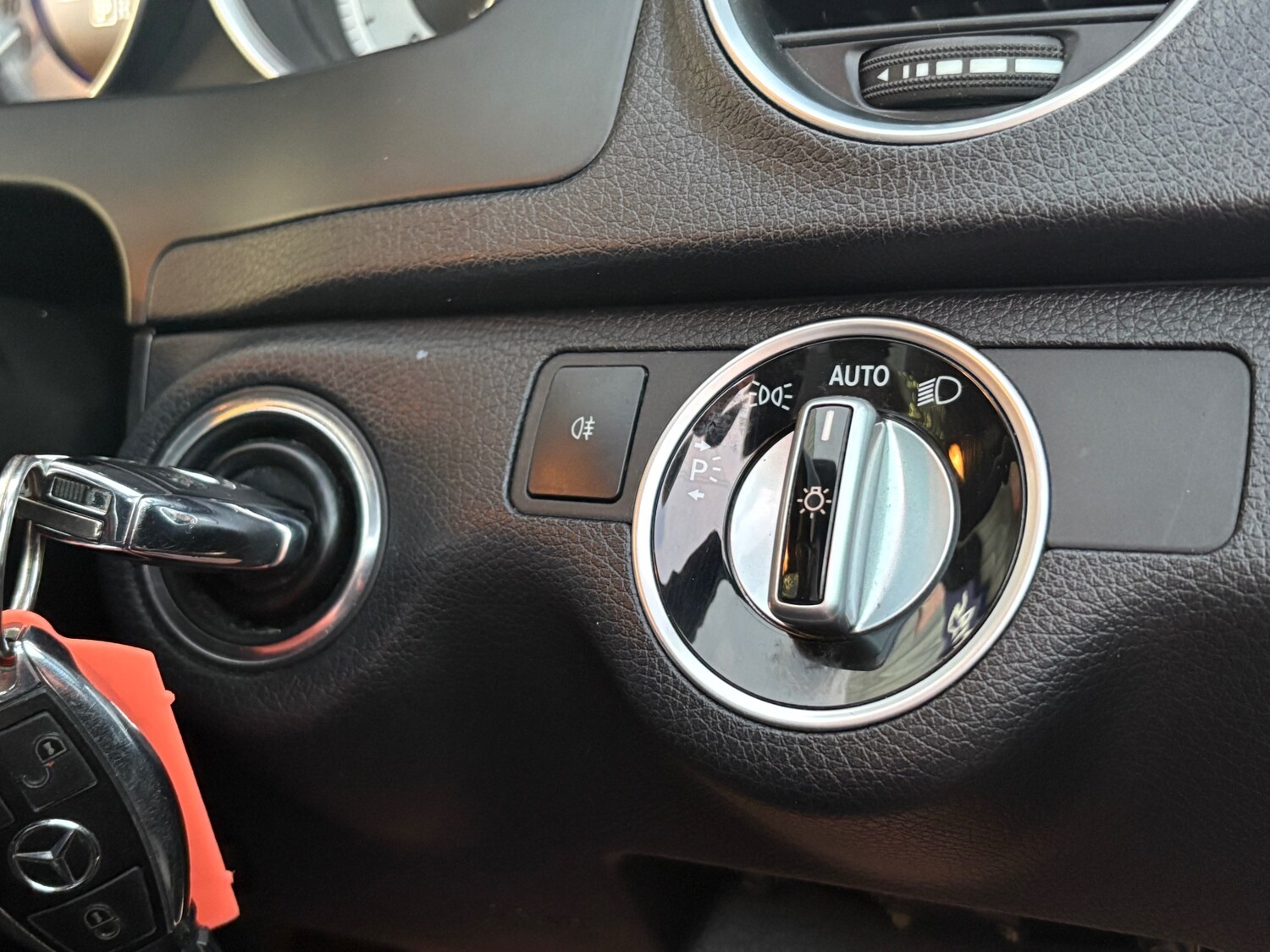 Used Mercedes-Benz C Class 2015 for sale - 76919236: Photo 38