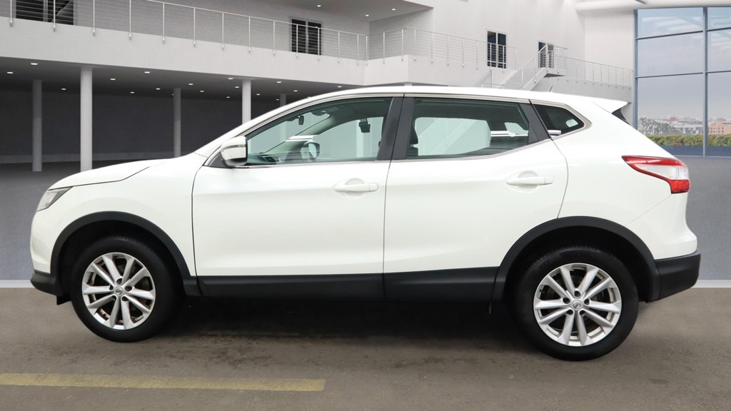 Used Nissan Qashqai 2017 for sale - 76974196: Photo 2