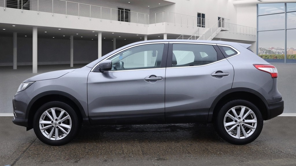 Used Nissan Qashqai 2017 for sale - 77207231: Photo 2