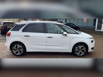 2015 (65) - 1.6 BlueHDi Exclusive+ 5dr ++ NAV / PANROOF / 20 TAX / ULEZ ++