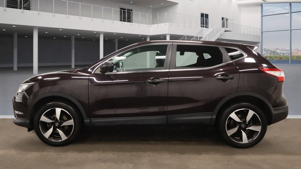 Used Nissan Qashqai 2015 for sale - 77417508: Photo 2