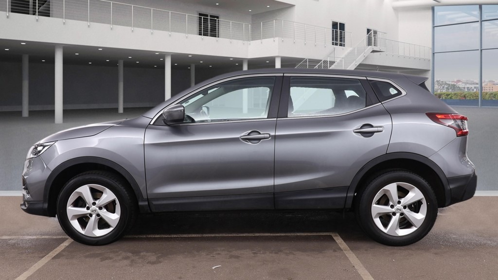 Used Nissan Qashqai 2017 for sale - 77240332: Photo 2