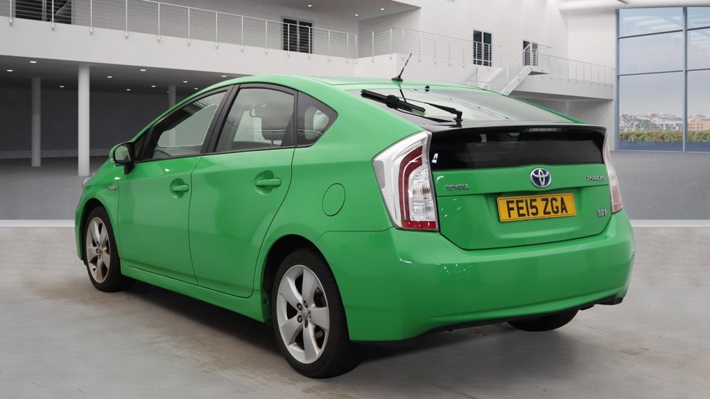 Used Toyota Prius 2015 for sale - 76599990: Photo 2