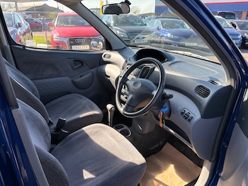 Used Toyota Yaris Verso 2001 for sale - 77934750: Photo