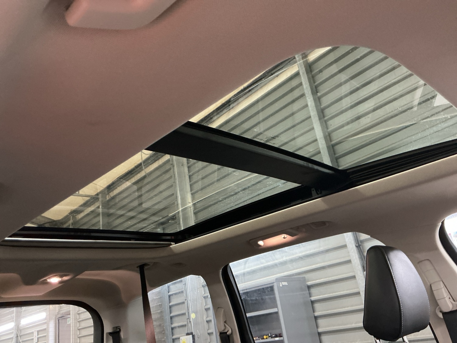 Used Ford Galaxy 2017 for sale - 77569679: Photo 3