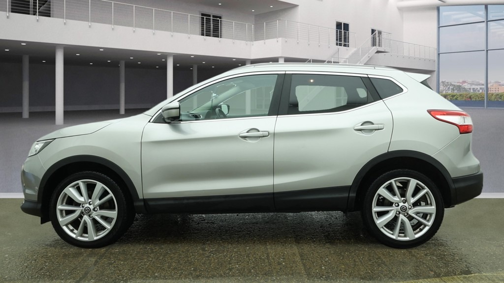 Used Nissan Qashqai 2015 for sale - 77542527: Photo 2