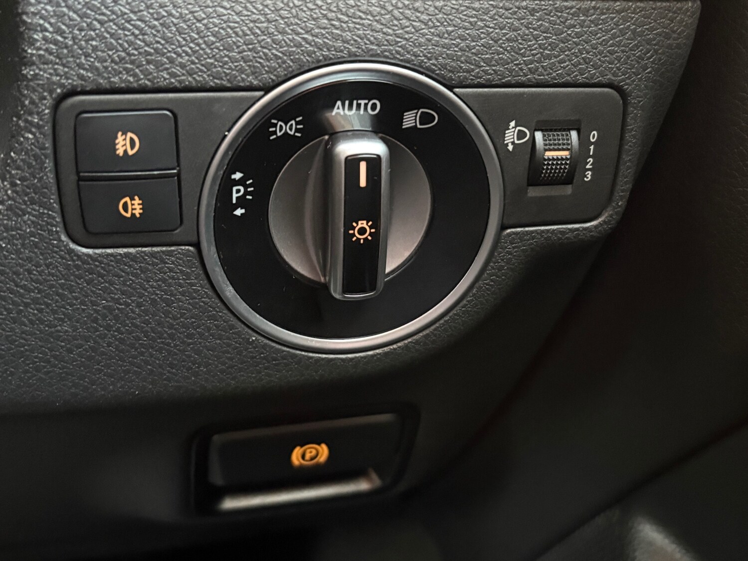 Used Mercedes-Benz GLA 2018 for sale - 76577396: Photo 23