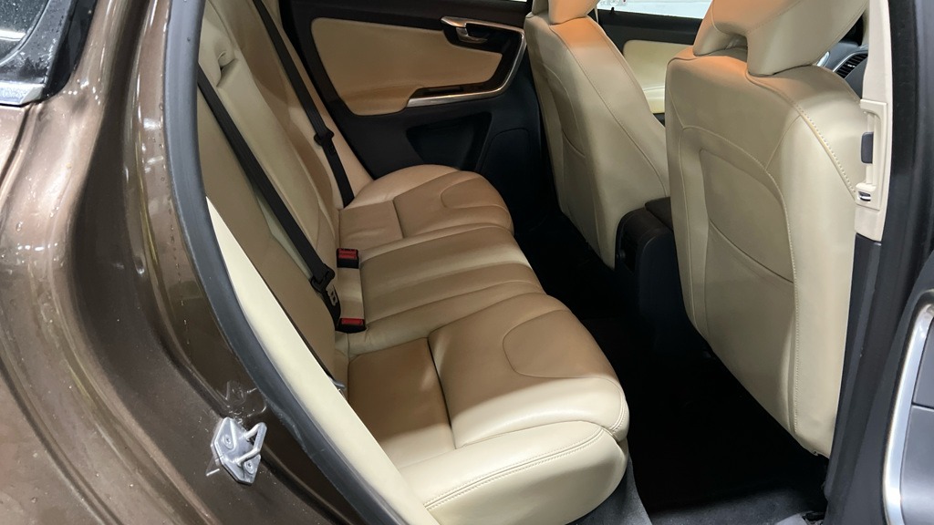 Used Volvo XC60 2015 for sale - 77077836: Photo 9