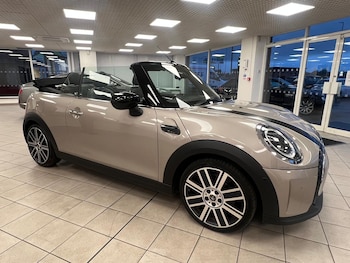 2022 (72) - 1.5 Cooper Exclusive 2dr Auto ++ LEATHER / NAV / CAMERA / ULEZ / DAB ++