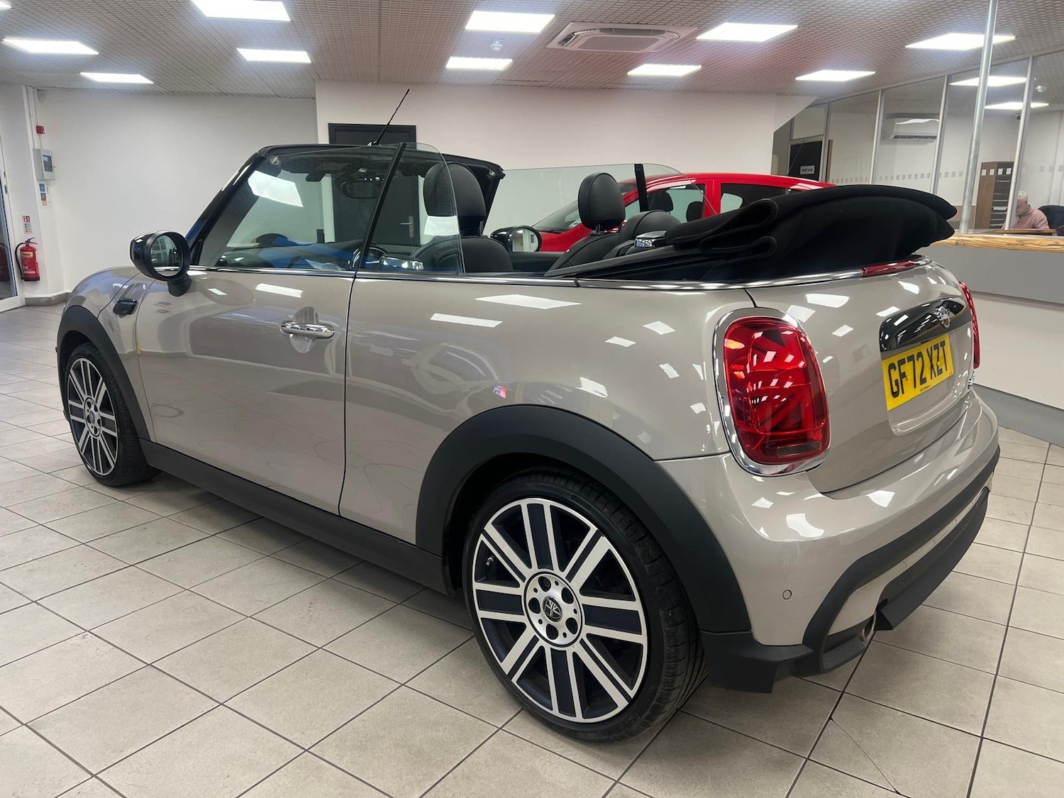 Used MINI Convertible 2022 for sale - 76453146: Photo 2