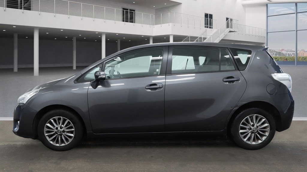 Used Toyota Verso 2016 for sale - 76532160: Photo 2