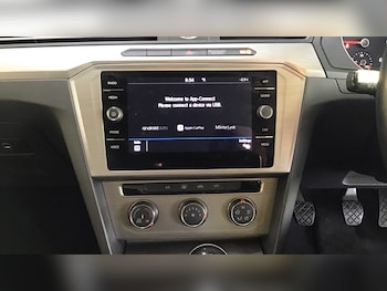 Used Volkswagen Passat 2019 for sale - 76807081: Photo